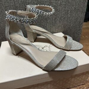 Woman’s Badgley Mischka Gold Sandal Heels With Jeweled Ankle Strap Size 7.5